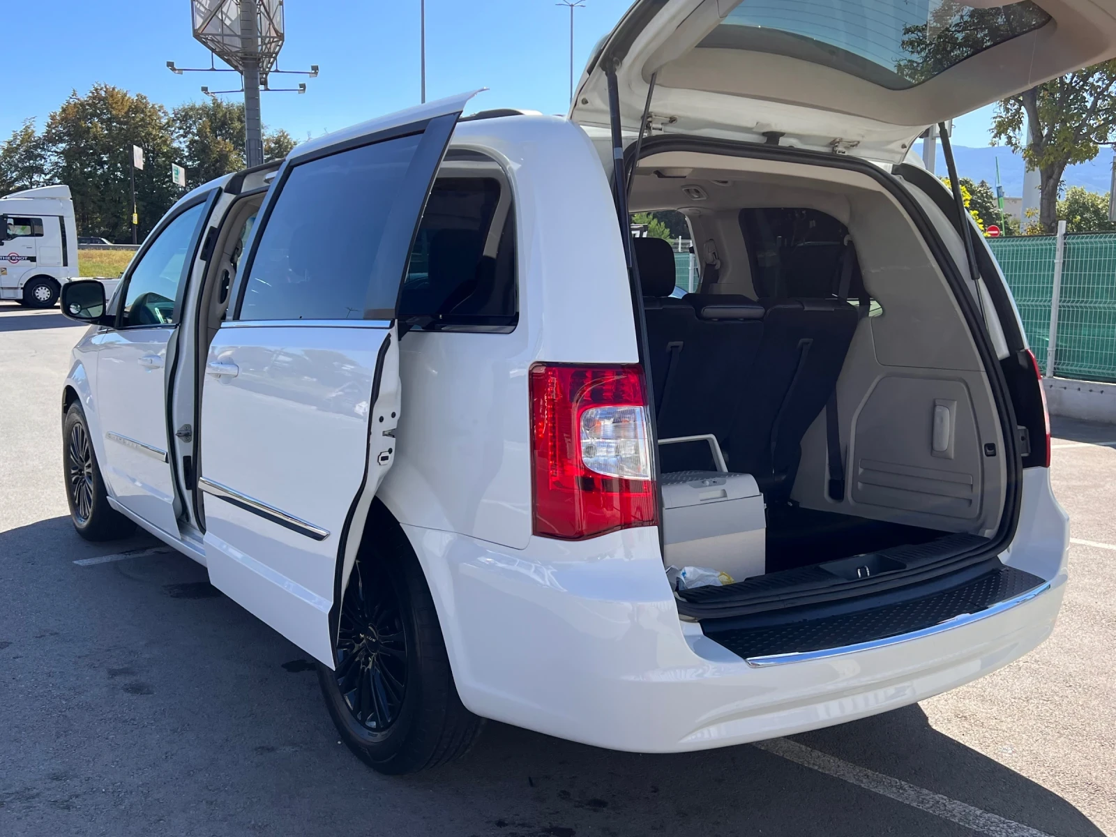 Chrysler Town and Country  - изображение 2