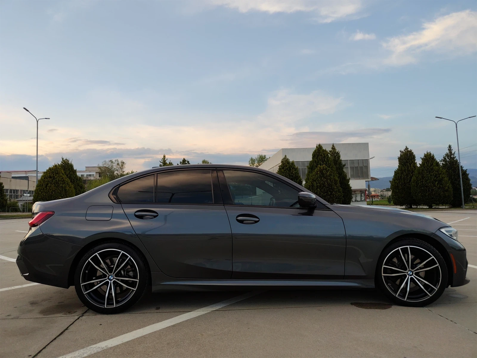 BMW 330 Xdrive M sport /shadow line/ - изображение 4