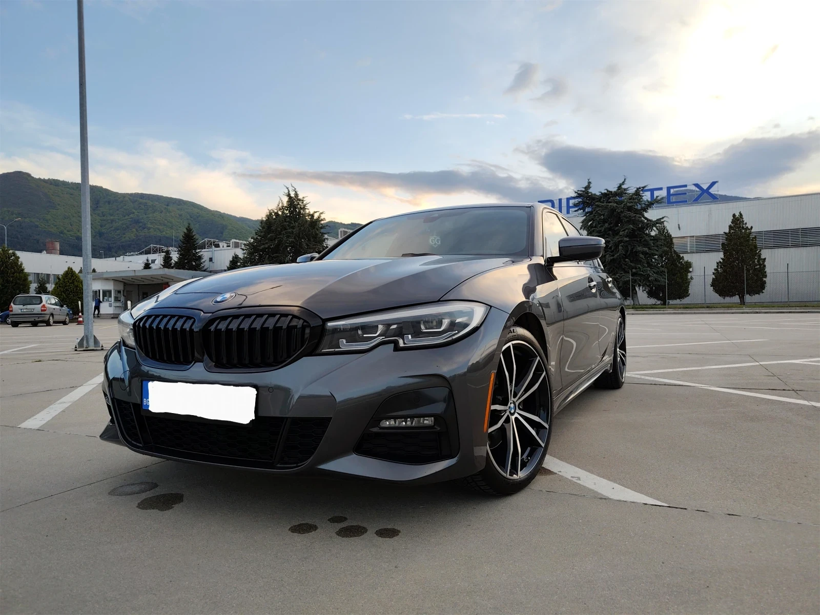 BMW 330 Xdrive M sport /shadow line/ - изображение 6