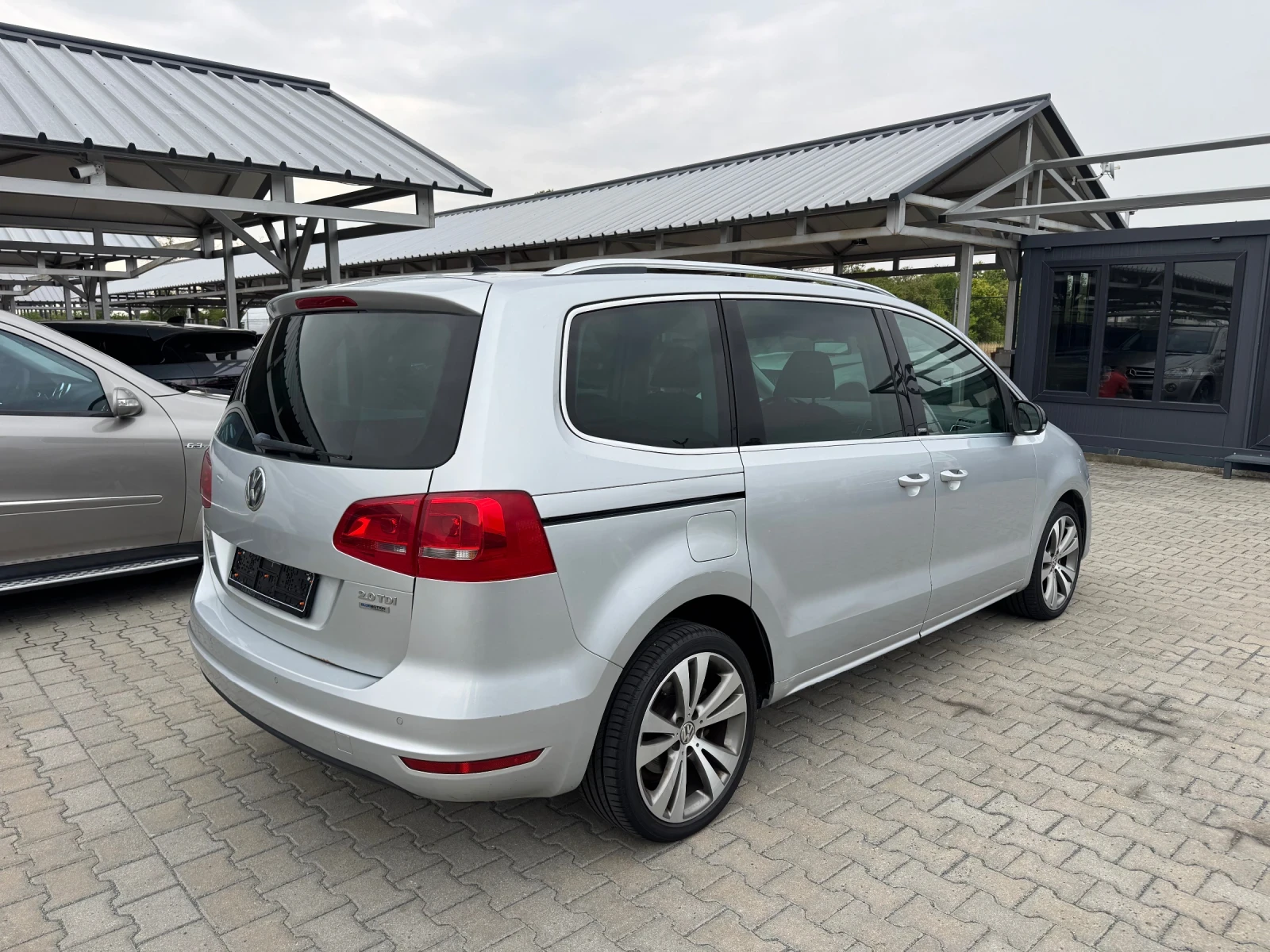 VW Sharan 2.0TDI#LED#PANORAMA#ЕЛ.ВРАТИ#АВТОМАТ#АВТОПИЛОТ - изображение 4
