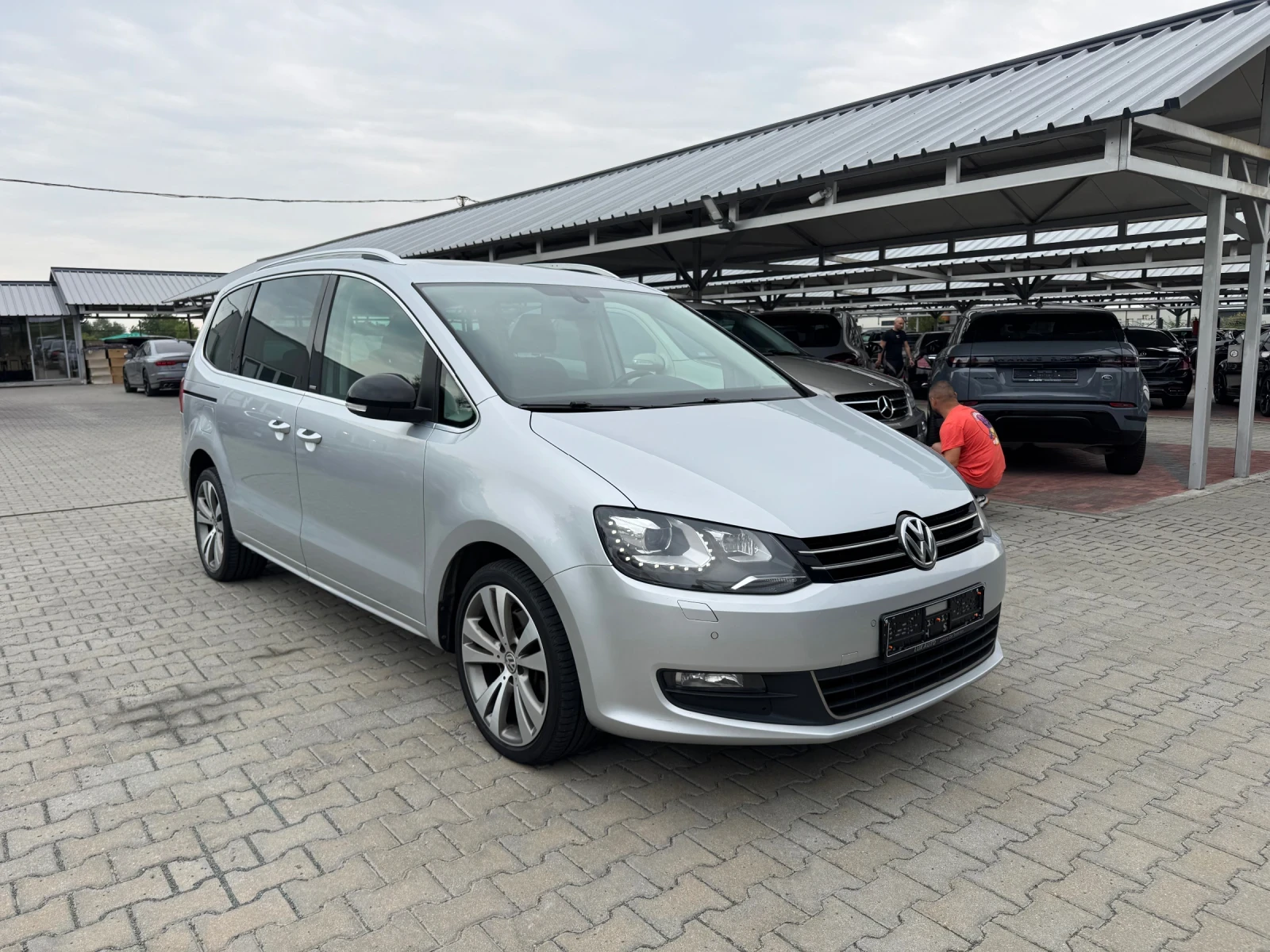 VW Sharan 2.0TDI#LED#PANORAMA#ЕЛ.ВРАТИ#АВТОМАТ#АВТОПИЛОТ - изображение 2