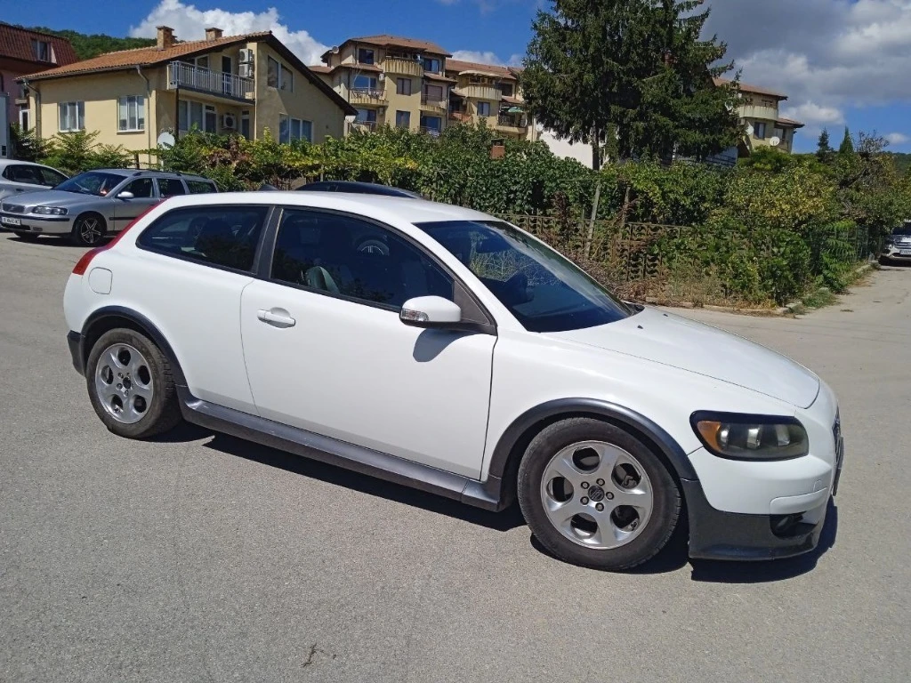 Volvo C30 1.6 D - изображение 2