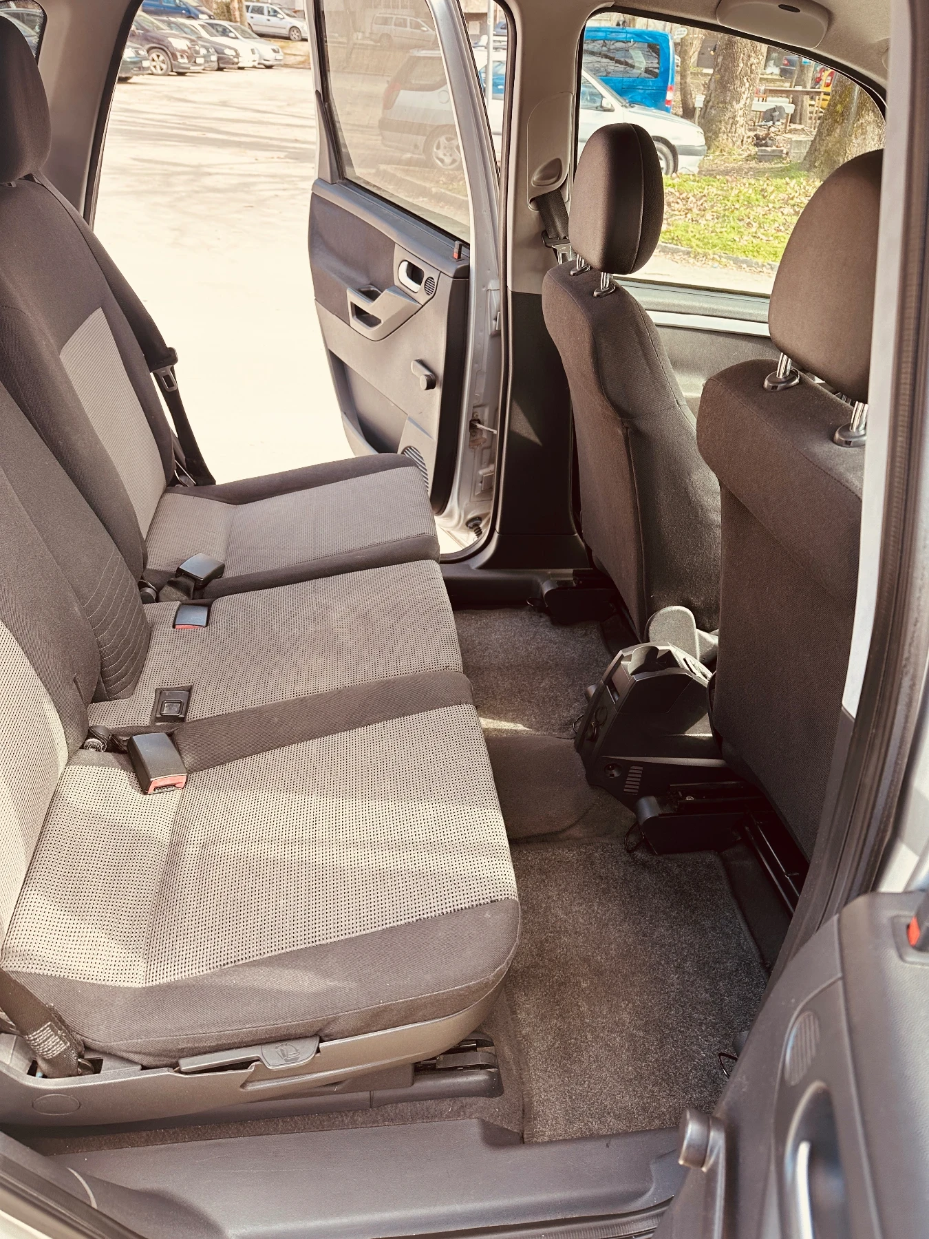 Opel Meriva 1.6 16v, снимка 15 - Автомобили и джипове - 53845330