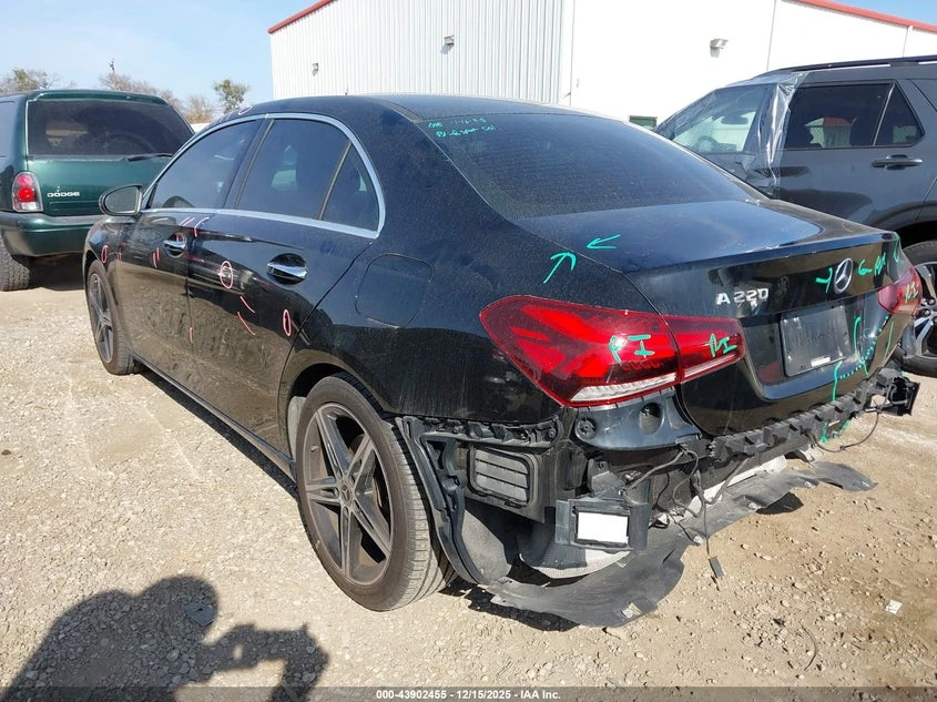 Mercedes-Benz A 220 2l, снимка 3 - Автомобили и джипове - 53906630