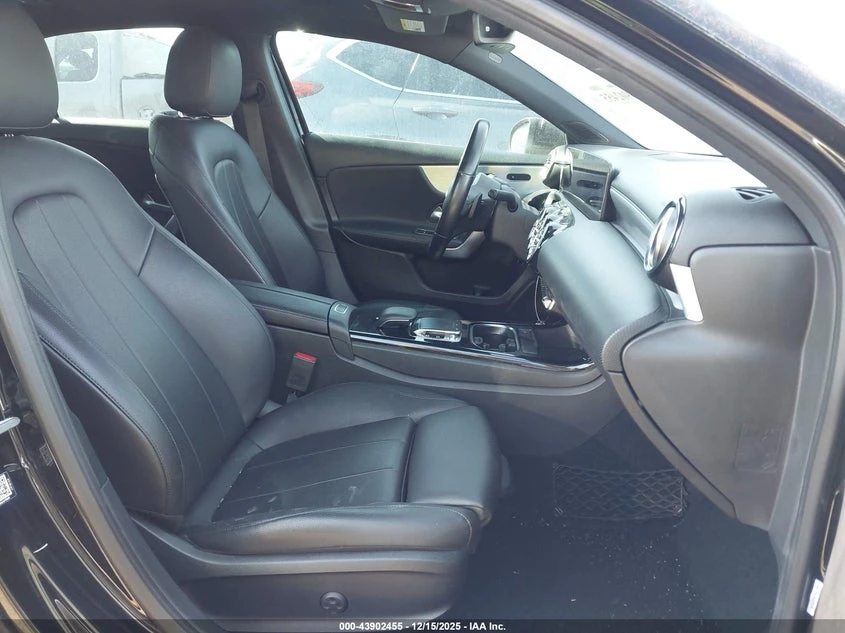 Mercedes-Benz A 220 2l, снимка 5 - Автомобили и джипове - 53906630