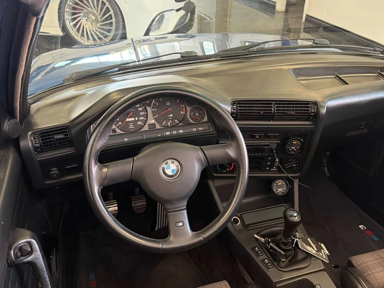 BMW M3 НАПЪЛНО РЕСТАВРИРАН , снимка 5 - Автомобили и джипове - 54133595