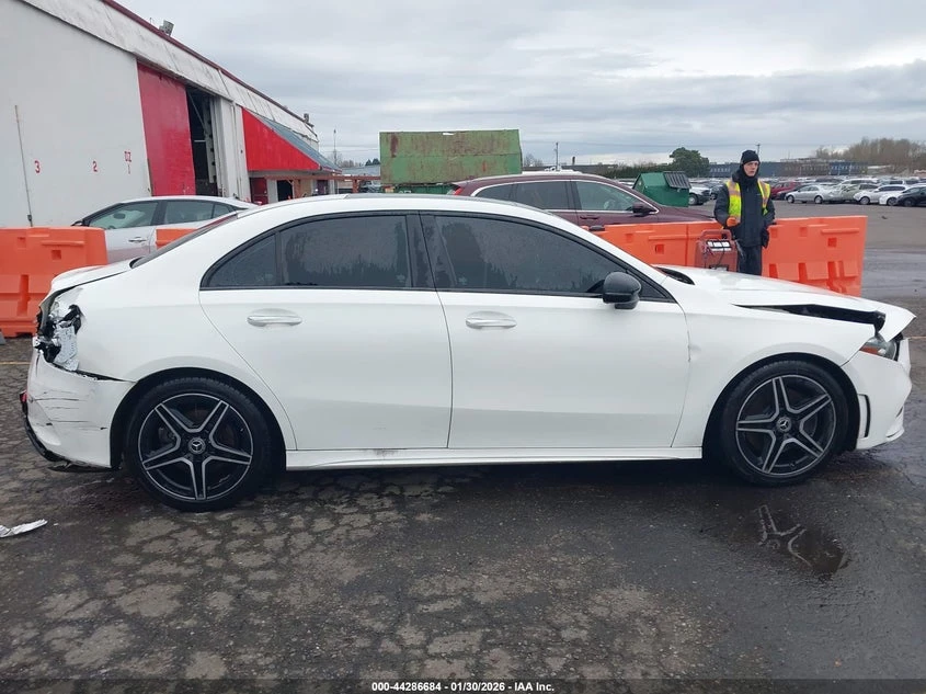 Mercedes-Benz A 220 2.0L I-4 DI, DOHC, VVT, TURBO, 188HP All Wheel | Mobile.bg � ����������� 13