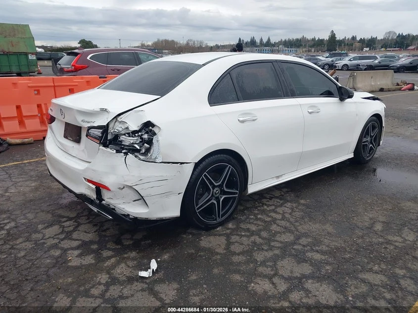 Mercedes-Benz A 220 2.0L I-4 DI, DOHC, VVT, TURBO, 188HP All Wheel | Mobile.bg � ����������� 4