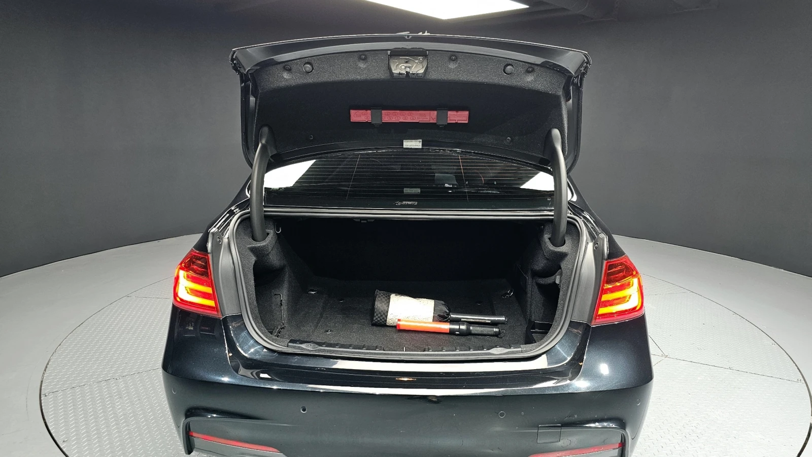 BMW 320 d M Performance Edition, снимка 13 - Автомобили и джипове - 54519246