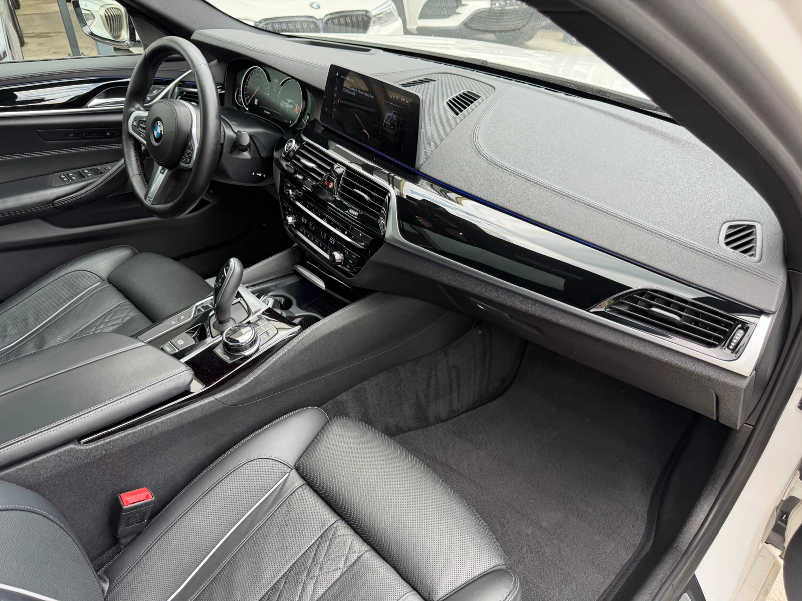 BMW 540 M-pack xDrive, снимка 11 - Автомобили и джипове - 54793413