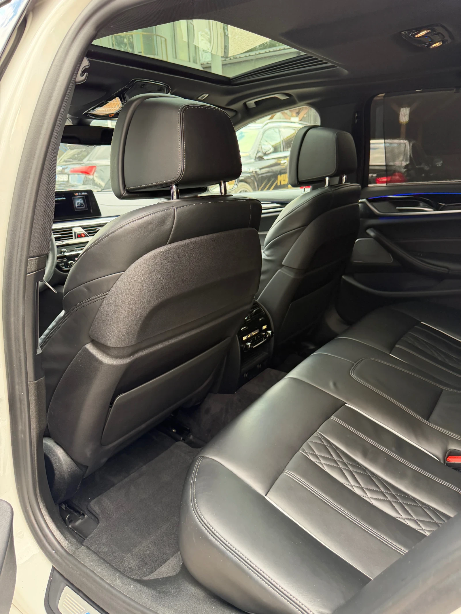 BMW 540 M-pack xDrive, снимка 9 - Автомобили и джипове - 54793413
