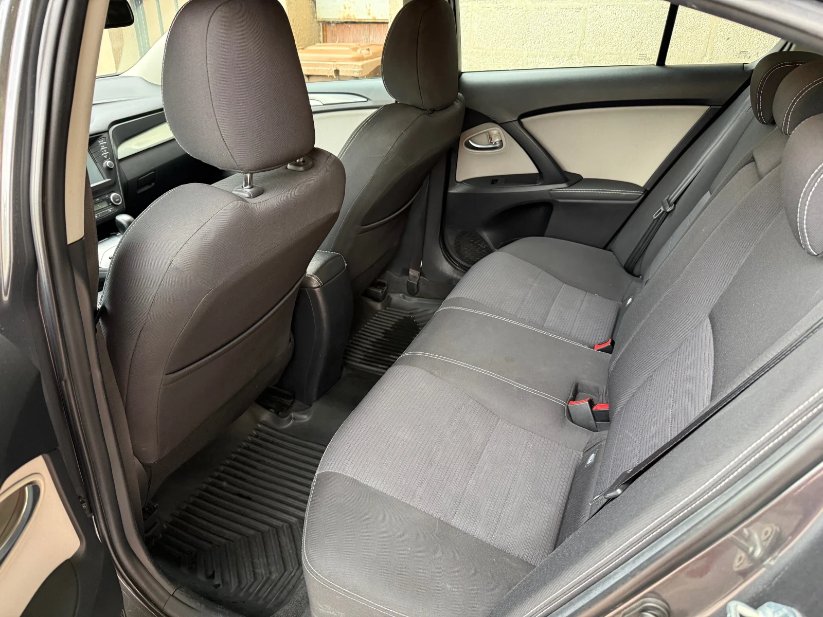 Toyota Avensis, снимка 12 - Автомобили и джипове - 55136816
