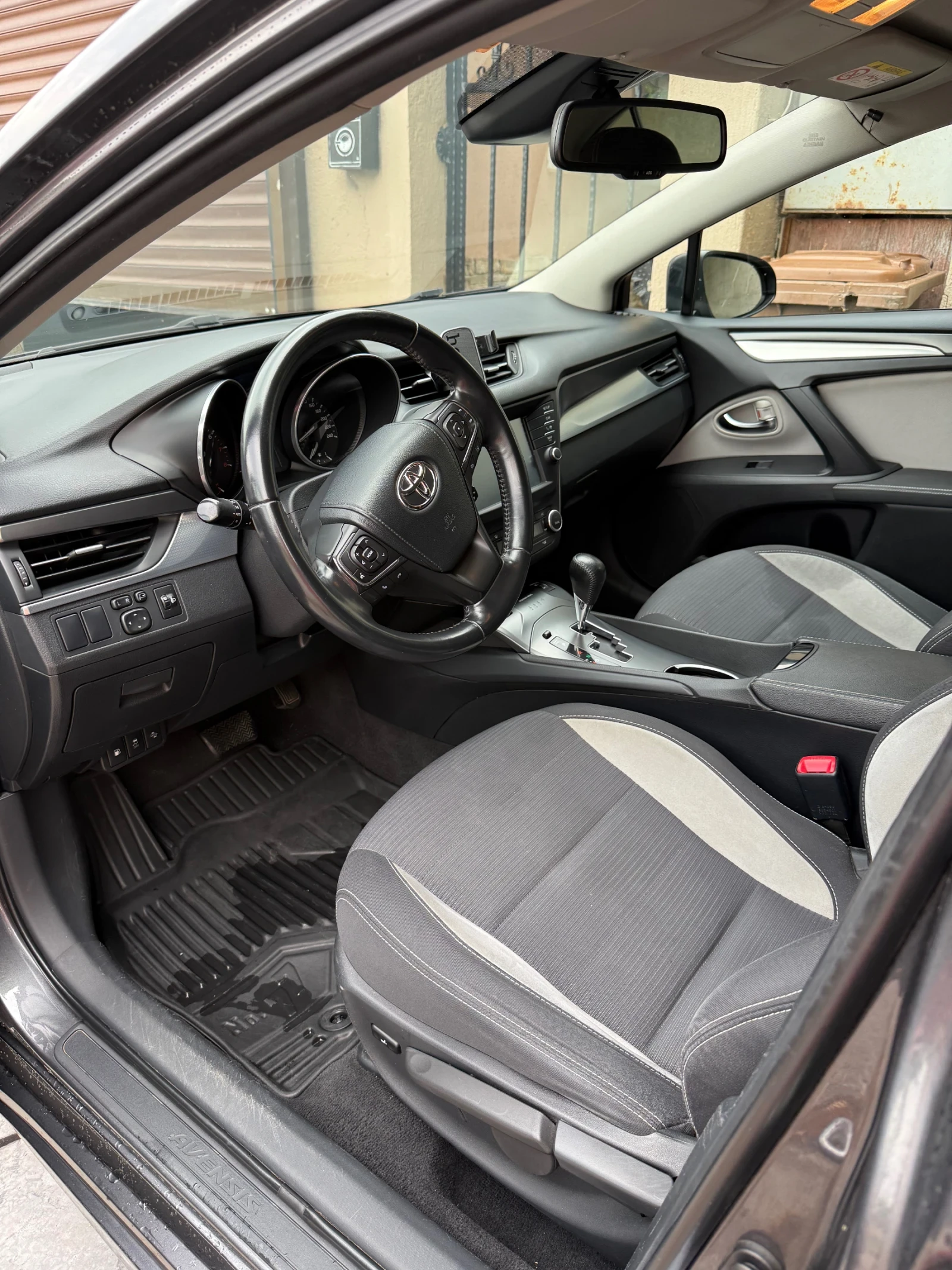 Toyota Avensis, снимка 8 - Автомобили и джипове - 55136816