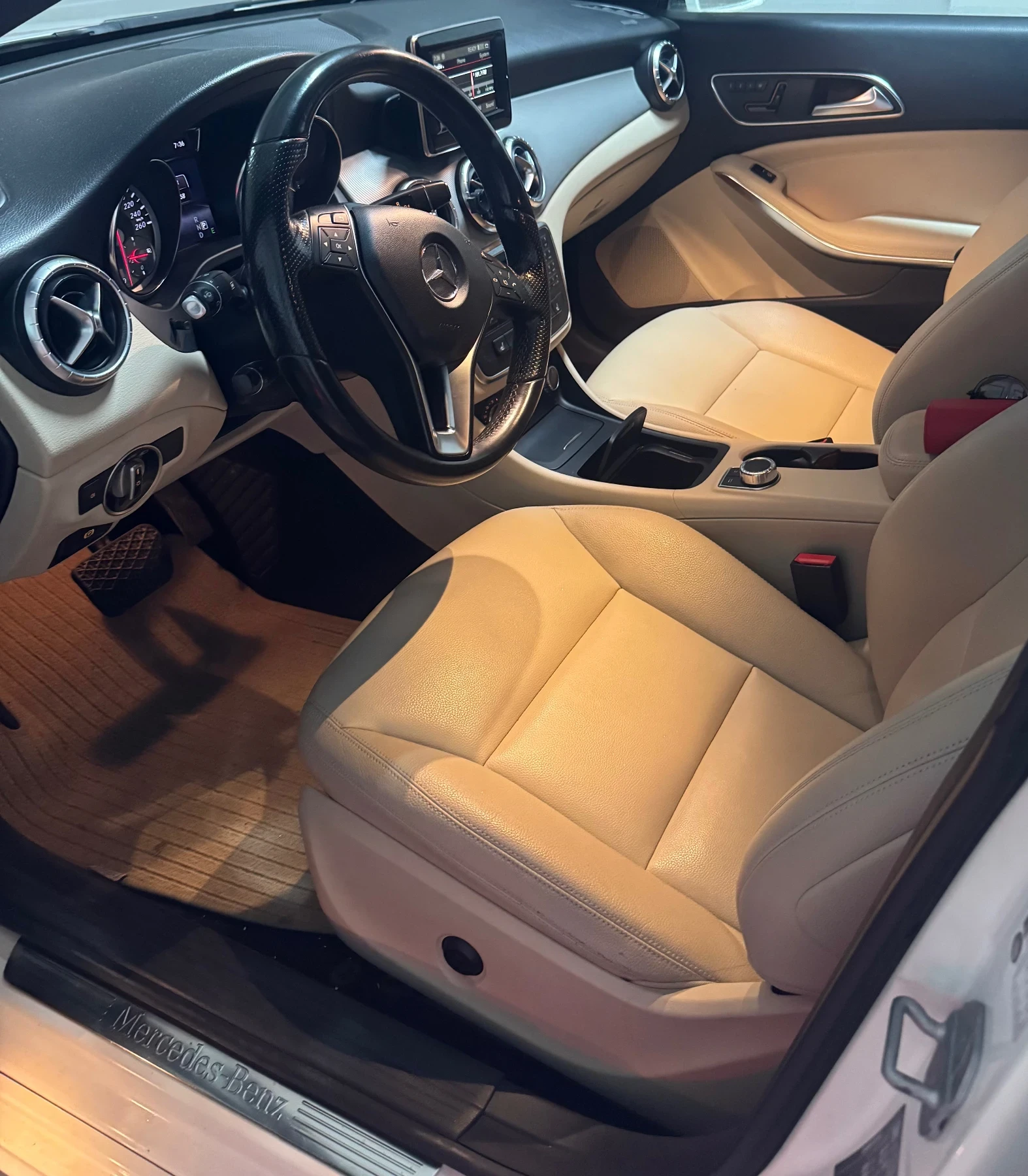 Mercedes-Benz CLA 250 4 MATIC, снимка 8 - Автомобили и джипове - 55401597