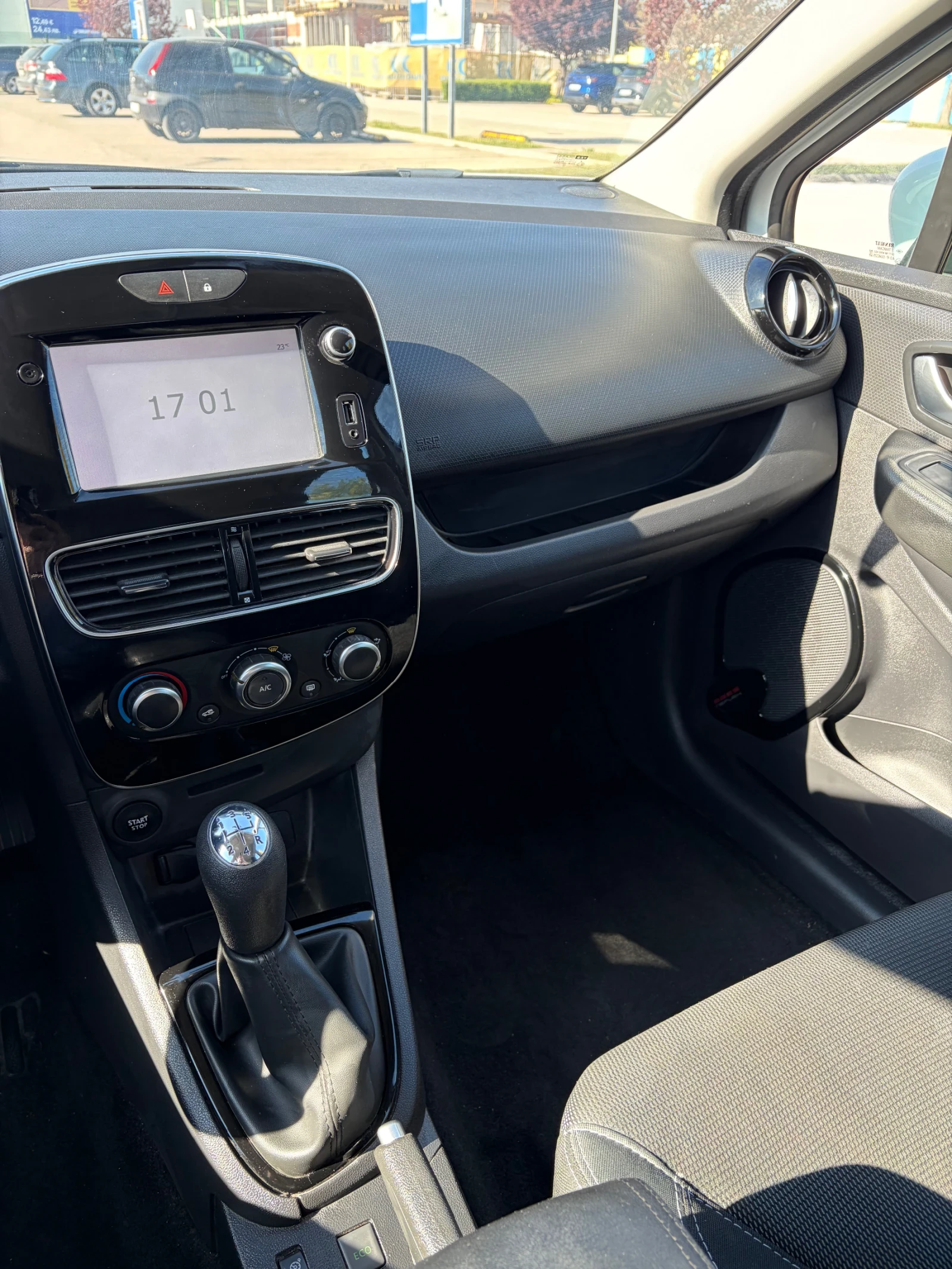 Renault Clio 1.5, снимка 7 - Автомобили и джипове - 55989619