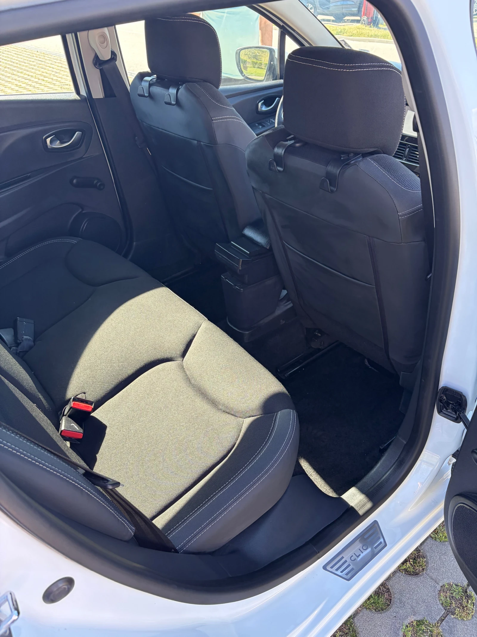 Renault Clio 1.5, снимка 12 - Автомобили и джипове - 55989619