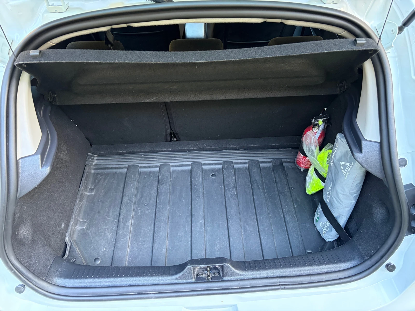 Renault Clio 1.5, снимка 13 - Автомобили и джипове - 55989619