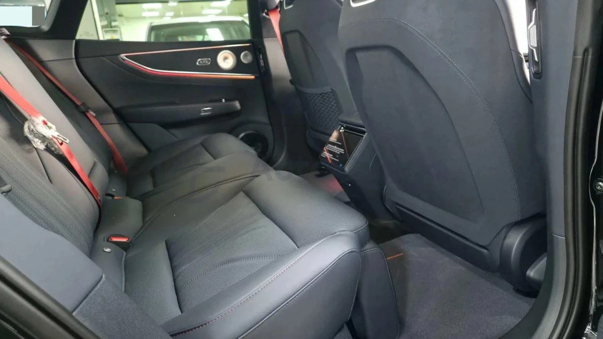 Zeekr 001 * Ambient* Keyless* Pano* , снимка 8 - Автомобили и джипове - 56061251