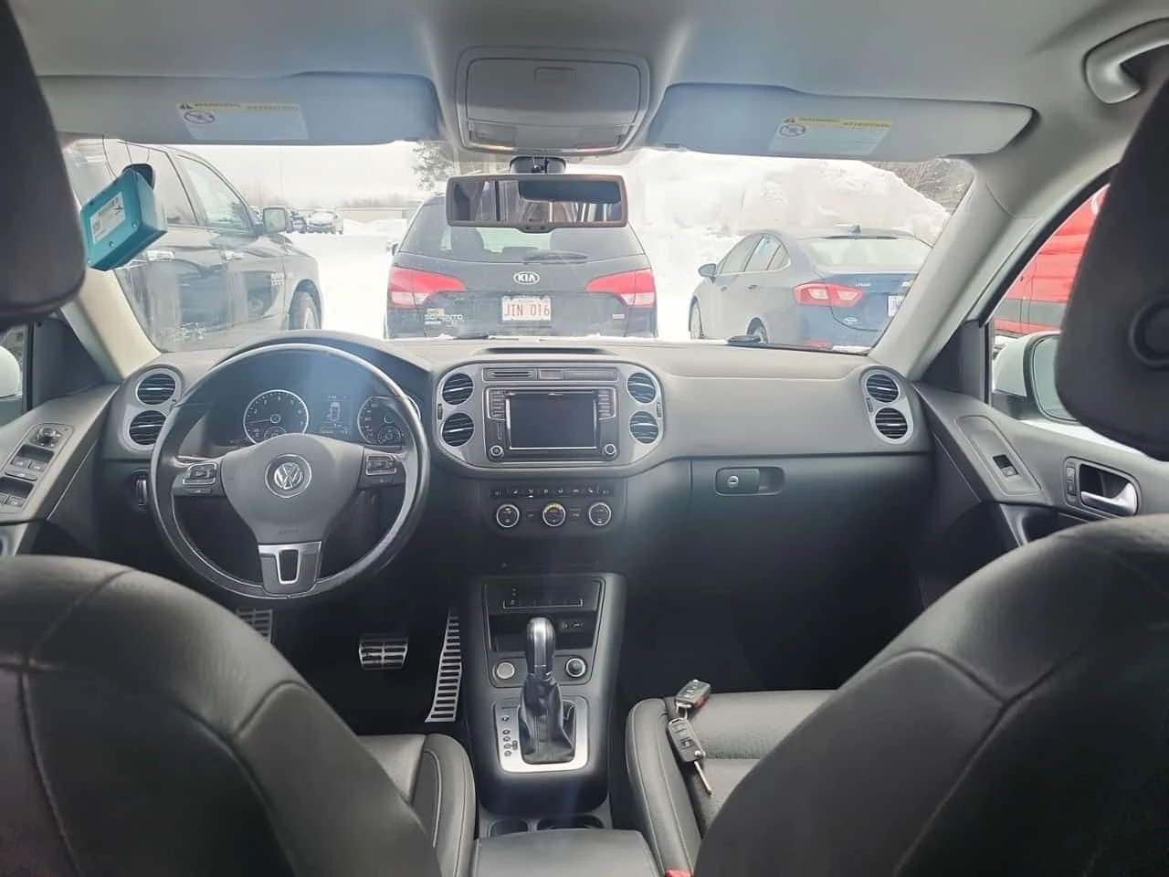 VW Tiguan WOLFSBURG EDITION * ПОДГРЕВИ* 2 КЛЮЧА* CARFAX *  - изображение 10