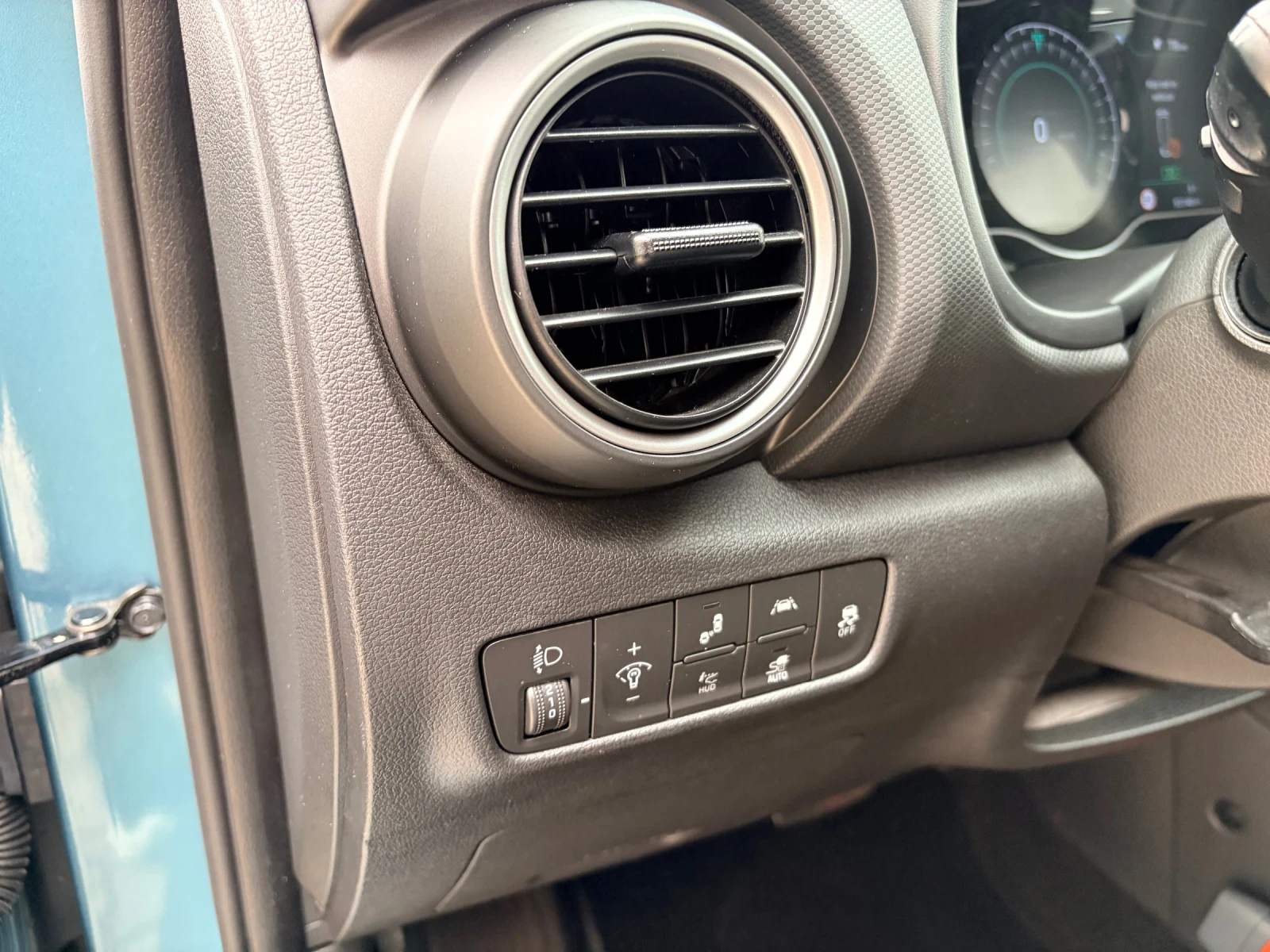 Hyundai Kona FACELIFT!!! 64KW 204 pc PREMIUM!!!100%SOH, снимка 12 - Автомобили и джипове - 53890630