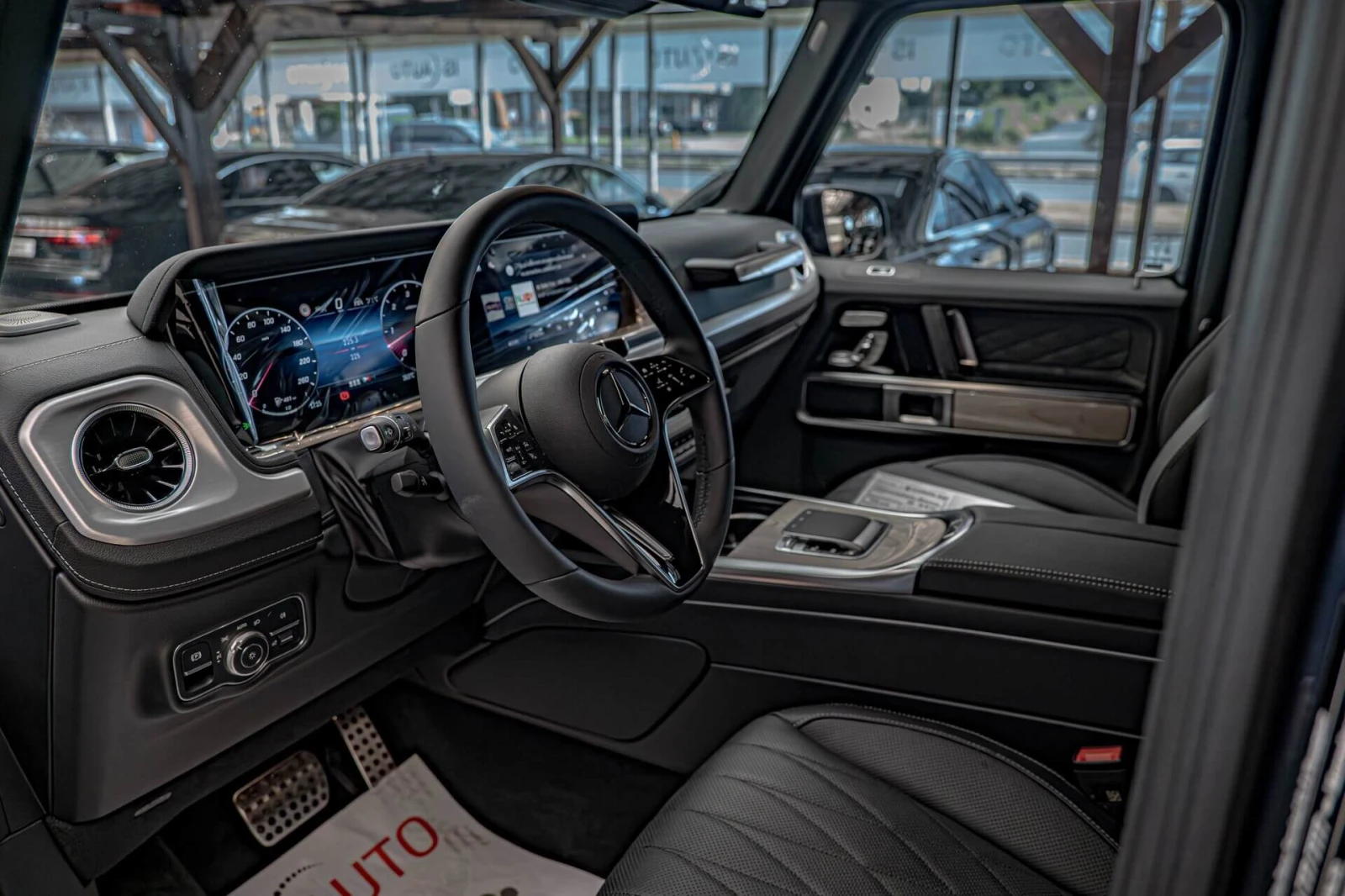 Mercedes-Benz G 450 AMG Line/Exclusive Line/MBUX/Ambient/Камера 360/Me, снимка 7 - Автомобили и джипове - 54870418