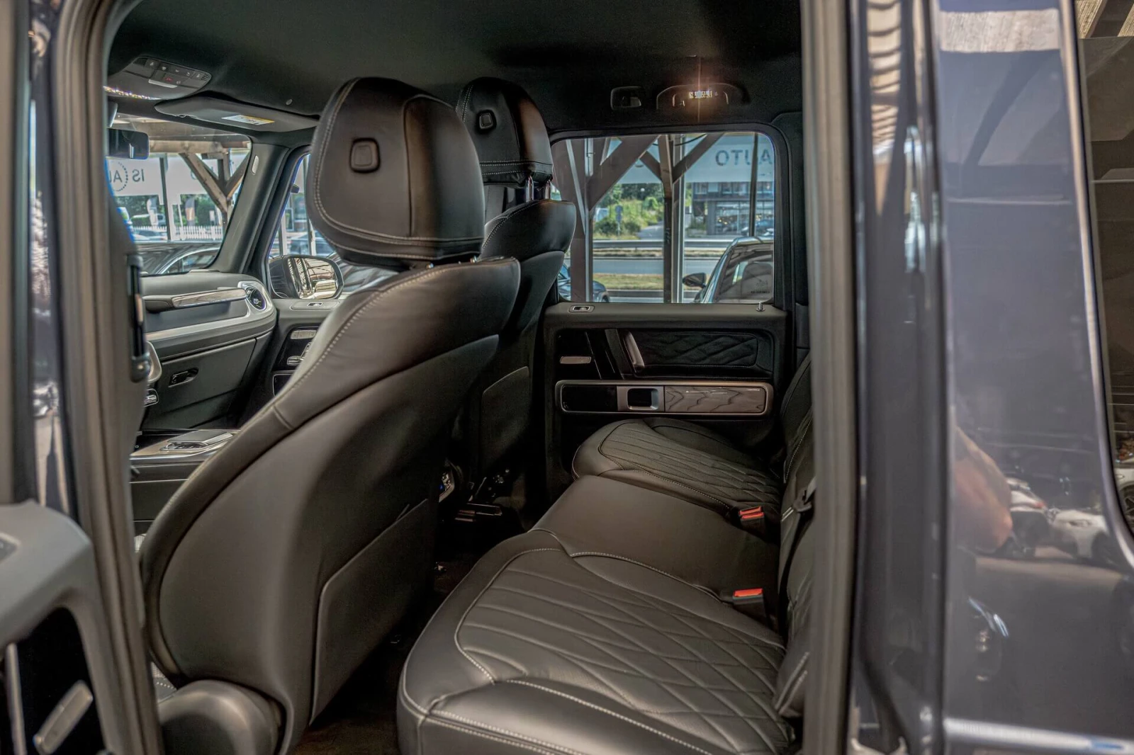 Mercedes-Benz G 450 AMG Line/Exclusive Line/MBUX/Ambient/Камера 360/Me, снимка 8 - Автомобили и джипове - 54870418