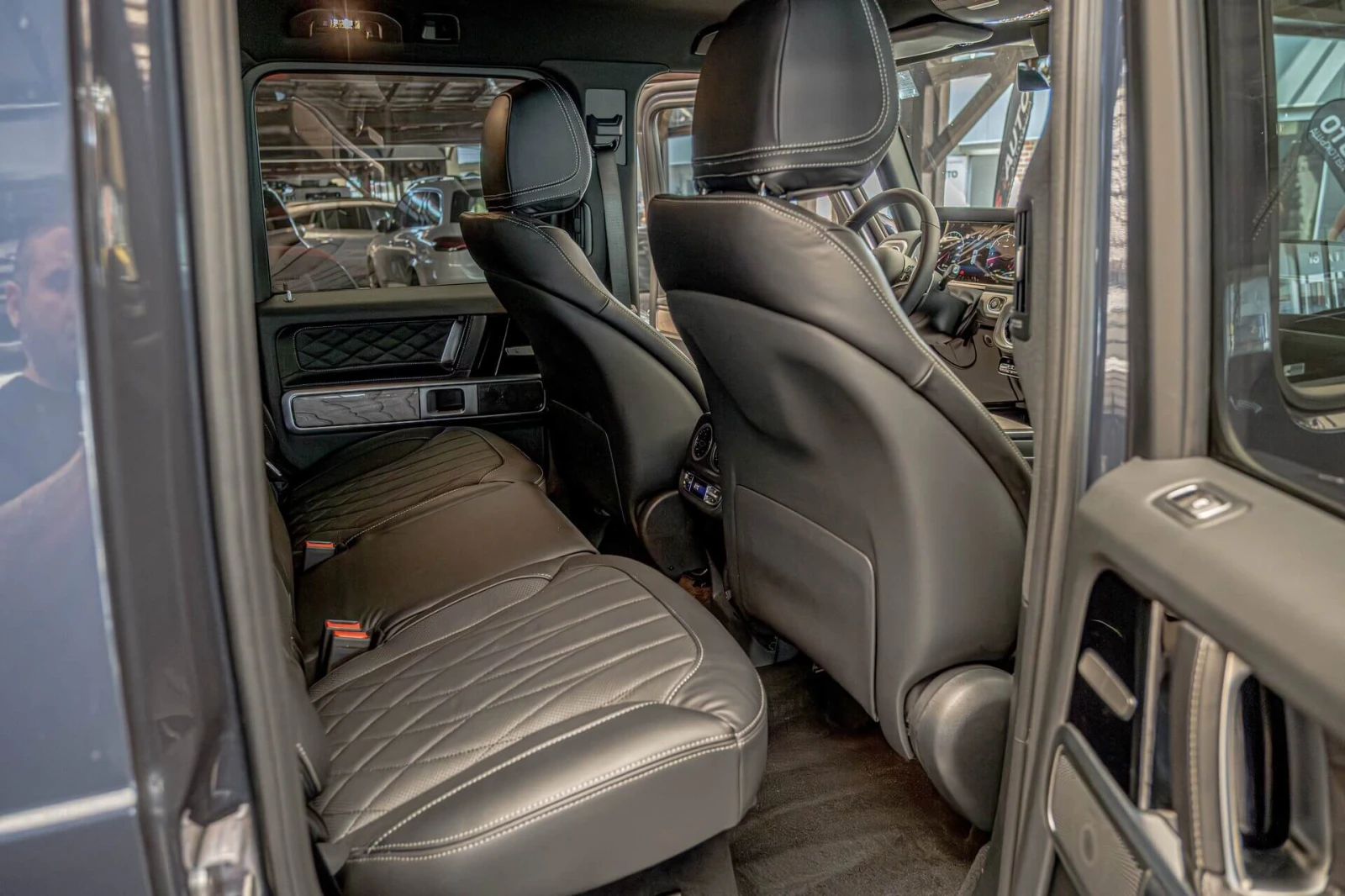 Mercedes-Benz G 450 AMG Line/Exclusive Line/MBUX/Ambient/Камера 360/Me, снимка 10 - Автомобили и джипове - 54870418