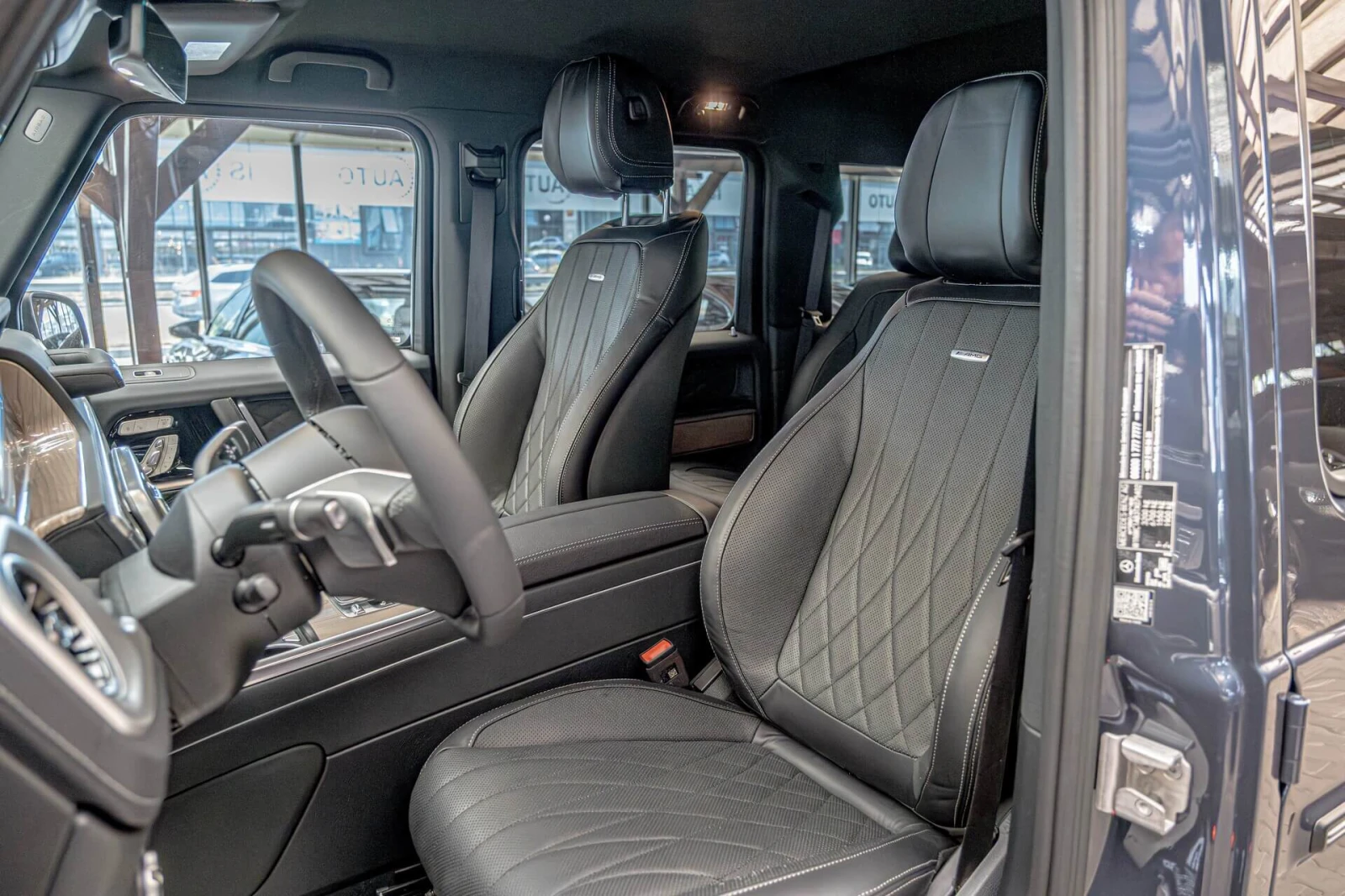 Mercedes-Benz G 450 AMG Line/Exclusive Line/MBUX/Ambient/Камера 360/Me, снимка 9 - Автомобили и джипове - 54870418