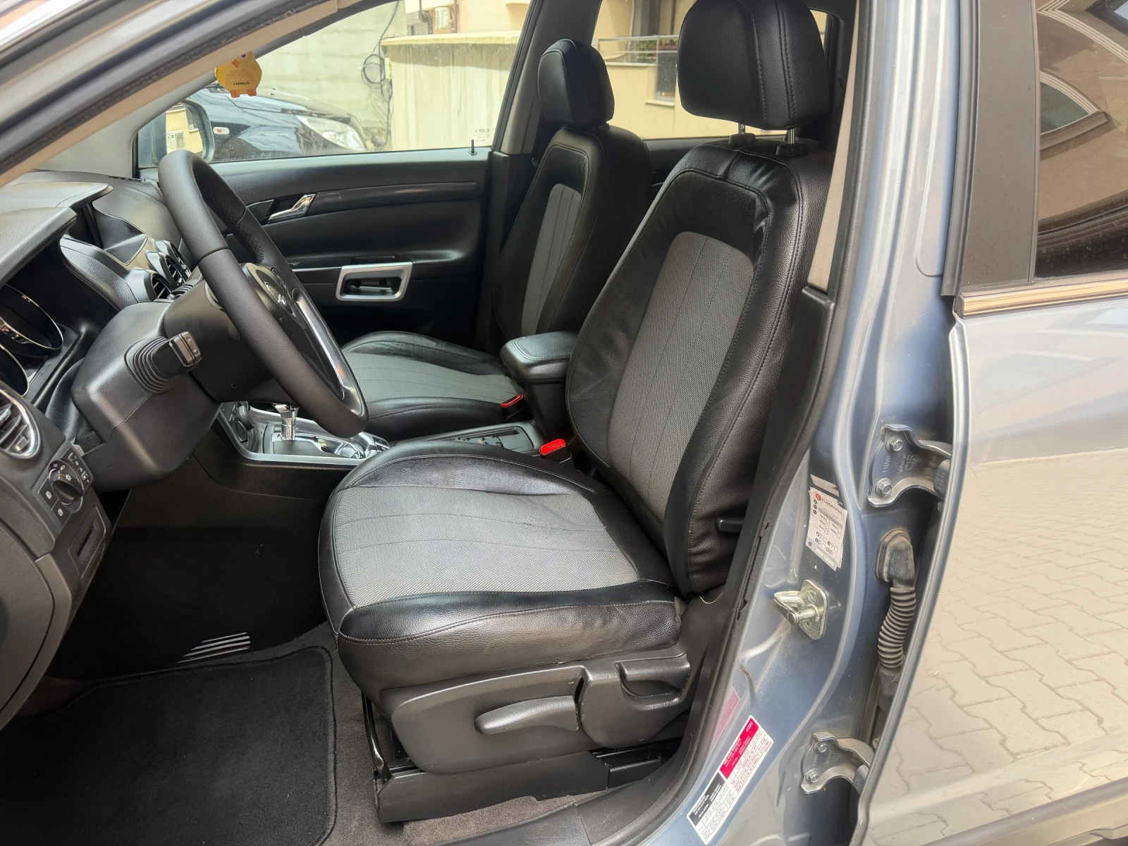 Opel Antara 2.2TDI Facelift Navi, снимка 10 - Автомобили и джипове - 54893171