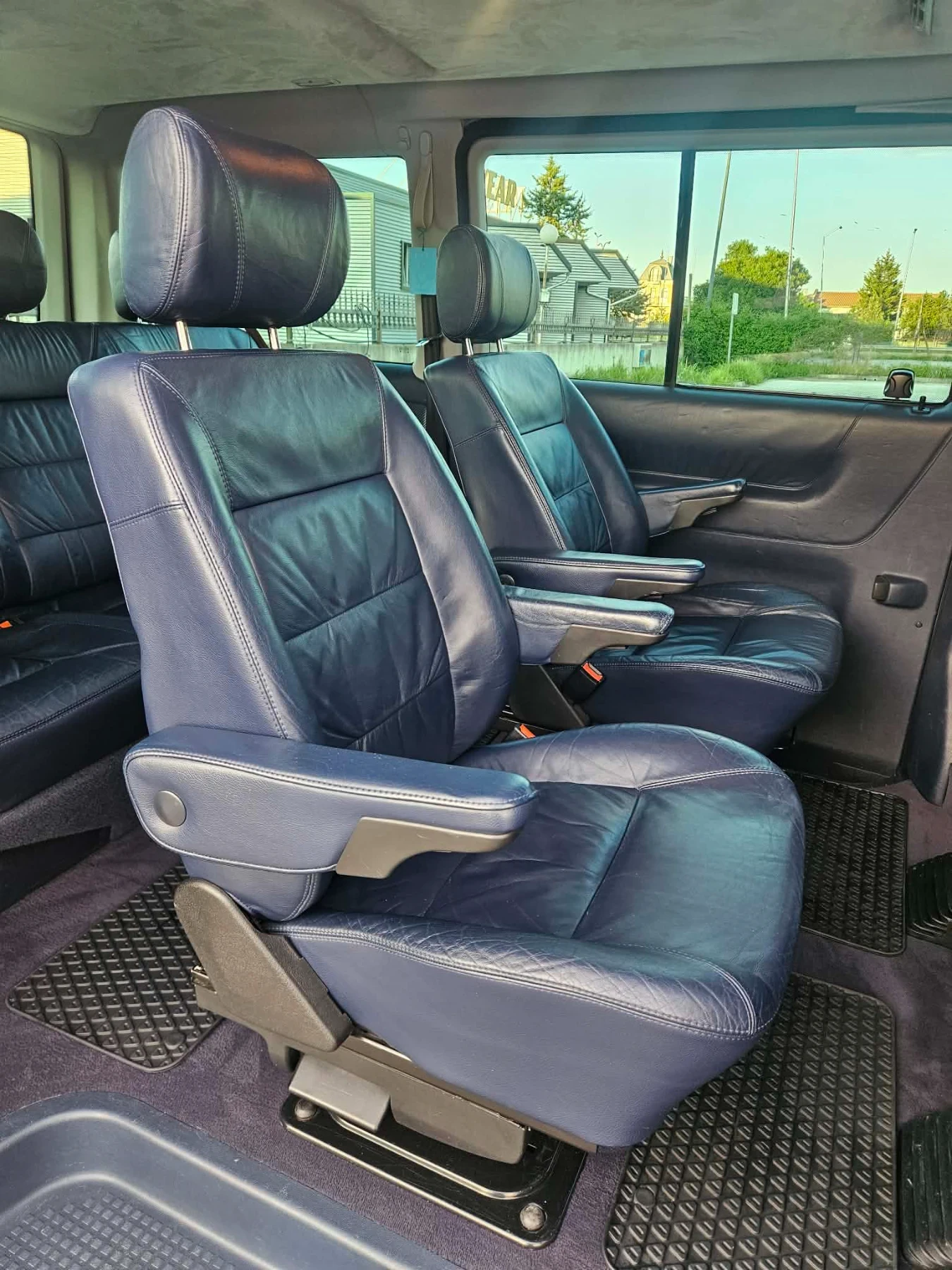 VW Caravelle, снимка 13 - Бусове и автобуси - 54864498