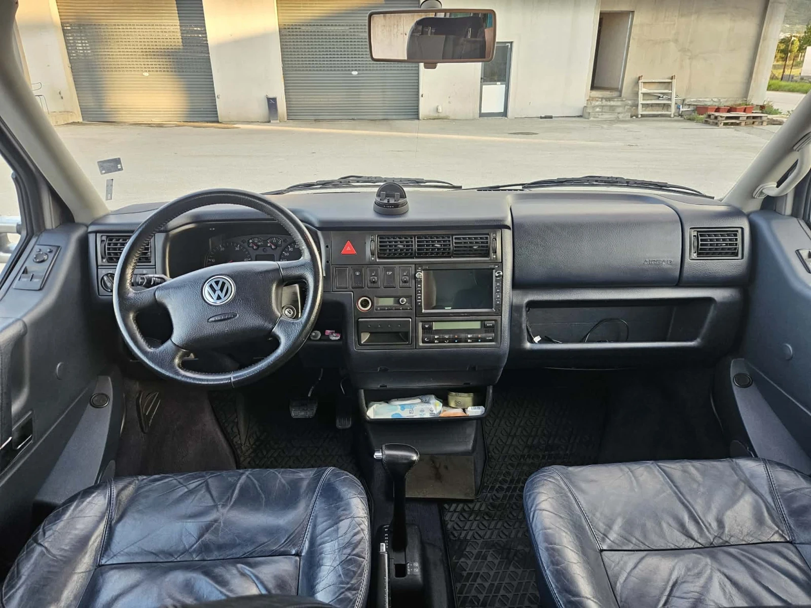VW Caravelle, снимка 9 - Бусове и автобуси - 54864498