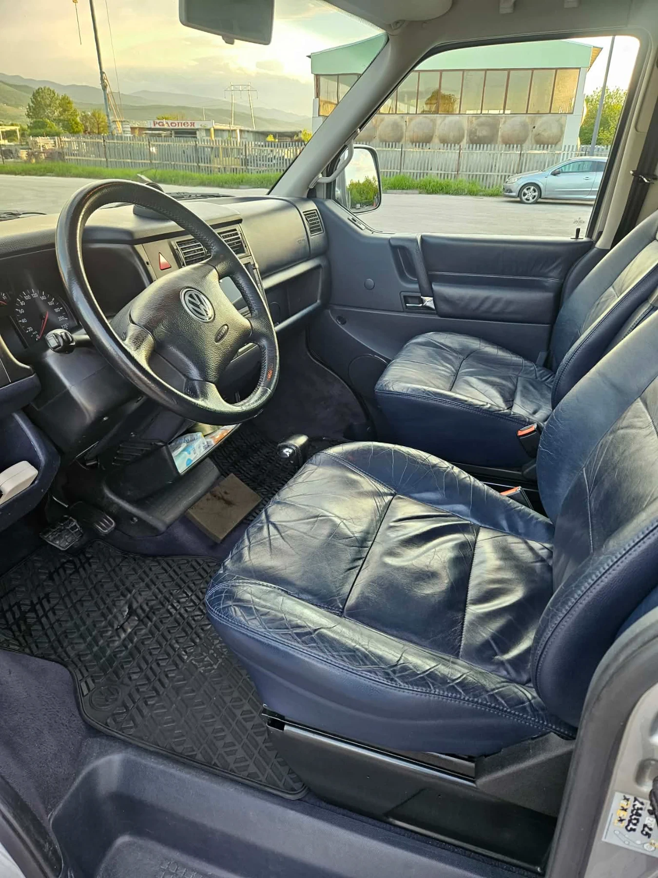 VW Caravelle, снимка 11 - Бусове и автобуси - 54864498