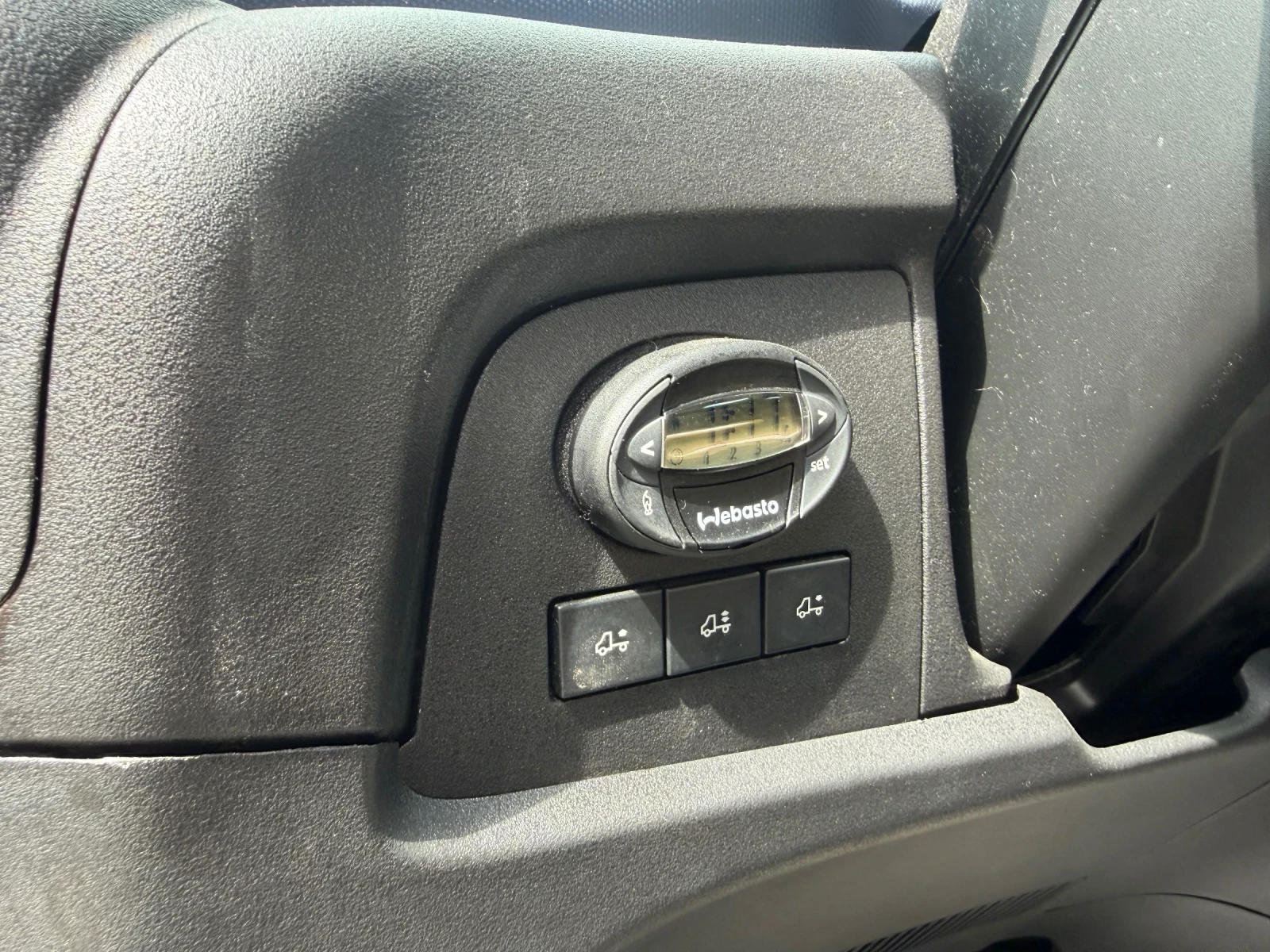 Iveco Daily 35C21* 3.0HPI* Климатик* Тристранен самосвал, снимка 4 - Бусове и автобуси - 54660827