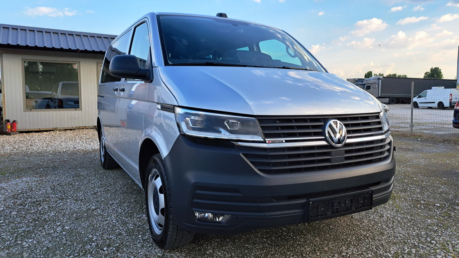 VW Transporter 4×4-2.0TDI/АВТОМАТИК/EURO 6, снимка 2 - Бусове и автобуси - 54795649