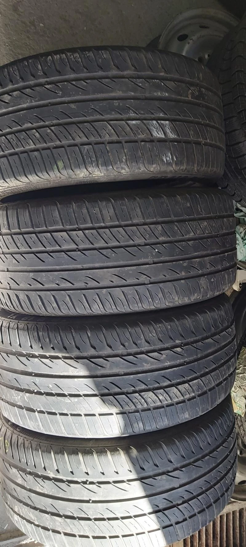 Гуми Летни 245/40R18, снимка 1 - Гуми и джанти - 32903367