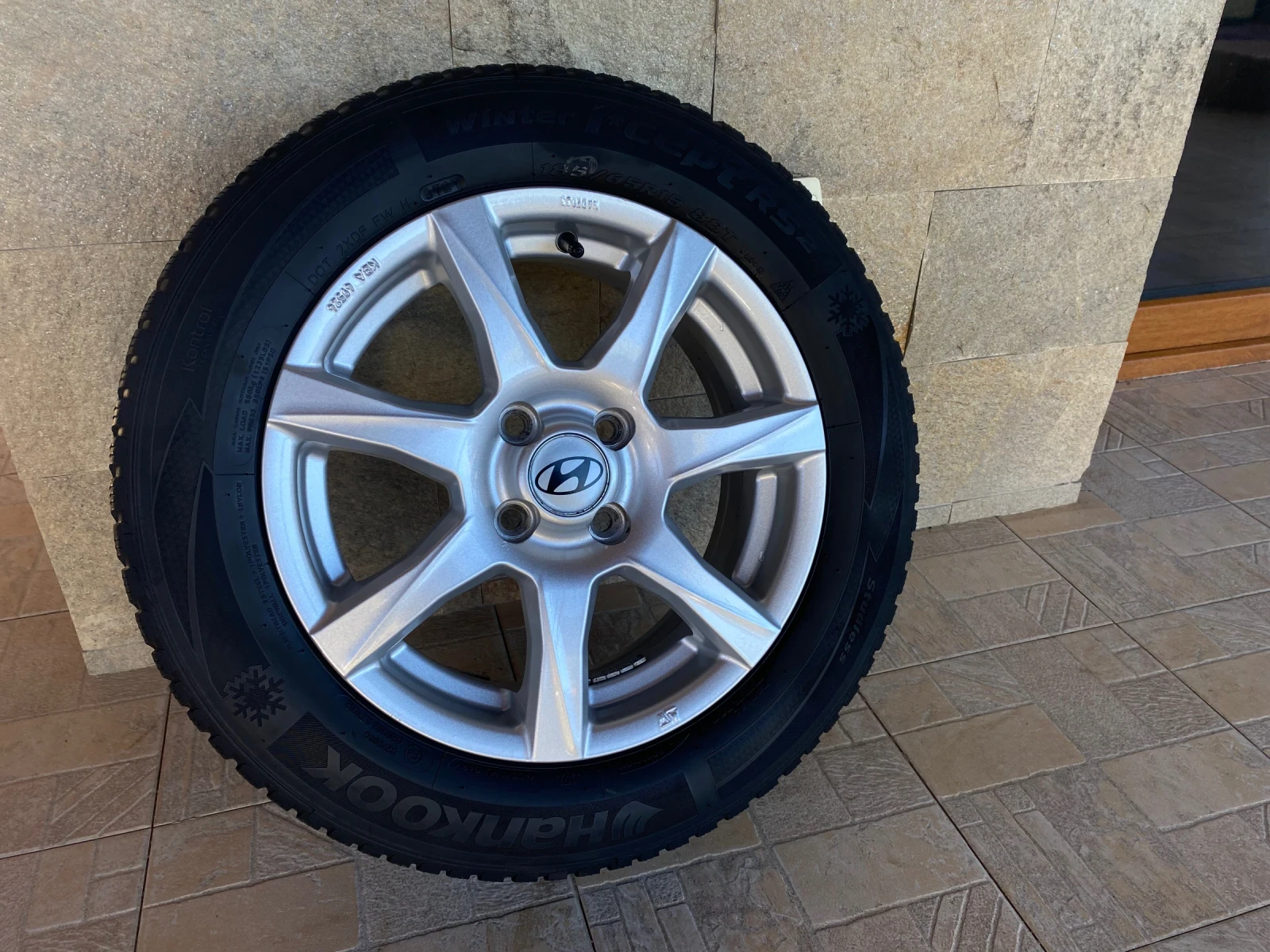 ���� � ������ 185/65R15 �� Hyundai I20 | Mobile.bg � ����������� 3