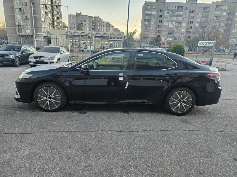 Toyota Camry 2.5-Hybrid/LUXURY/HOB!!!Гаранция!!!, снимка 2 - Автомобили и джипове - 47894920