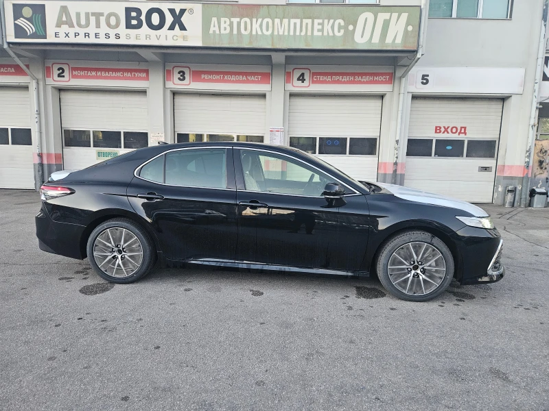 Toyota Camry 2.5-Hybrid/LUXURY/HOB!!!Гаранция!!!, снимка 6 - Автомобили и джипове - 47894920