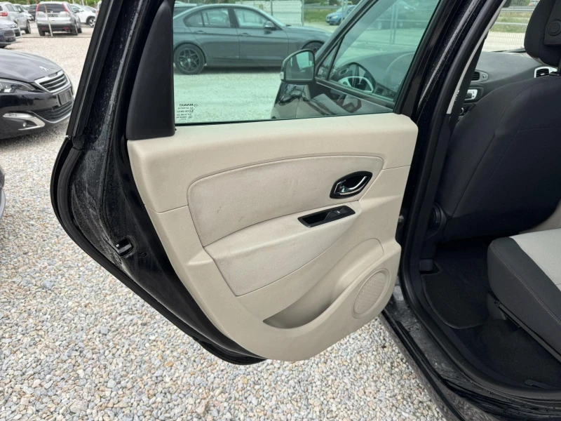 Renault Scenic 1.5dci, снимка 7 - Автомобили и джипове - 50207570