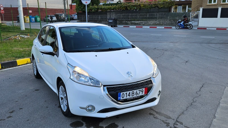 Peugeot 208 1.4 Hdi Klima/Navig, снимка 8 - Автомобили и джипове - 52345929