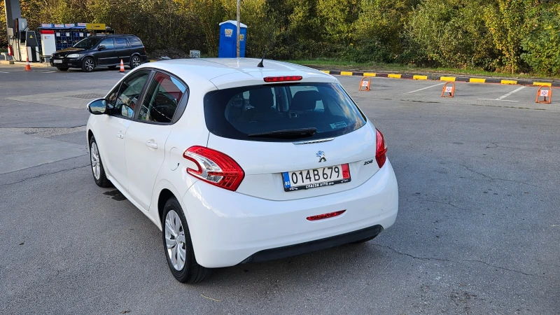 Peugeot 208 1.4 Hdi Klima/Navig, снимка 3 - Автомобили и джипове - 52345929