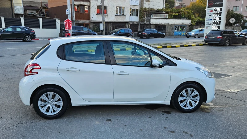 Peugeot 208 1.4 Hdi Klima/Navig, снимка 6 - Автомобили и джипове - 52345929
