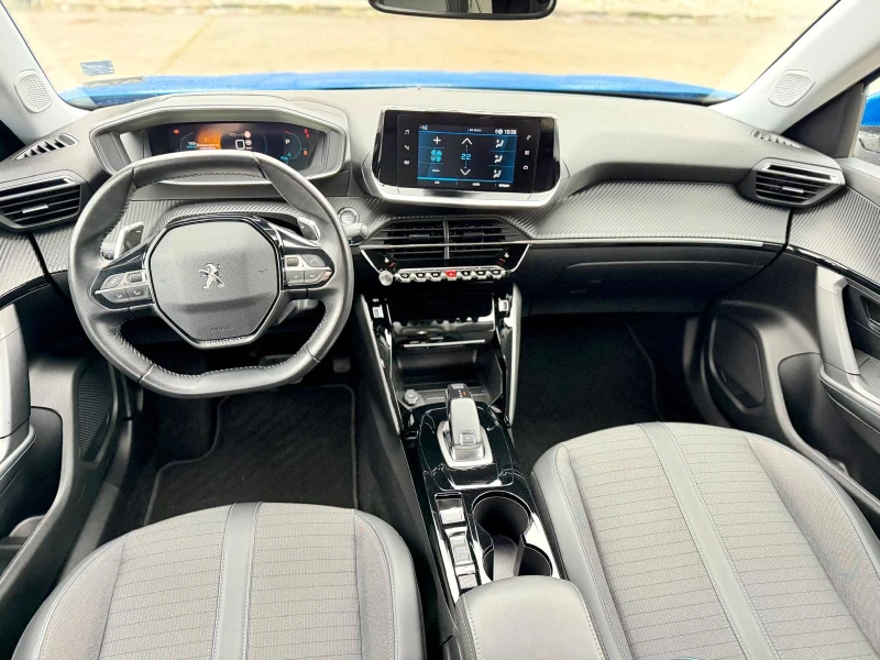 Peugeot 2008 1.2i 130кс * Автоматик* * CarPlay* * Led* , снимка 11 - Автомобили и джипове - 53410995