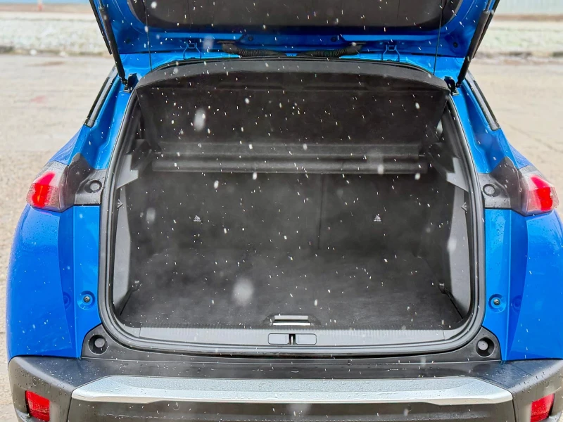 Peugeot 2008 1.2i 130кс * Автоматик* * CarPlay* * Led* , снимка 16 - Автомобили и джипове - 53410995