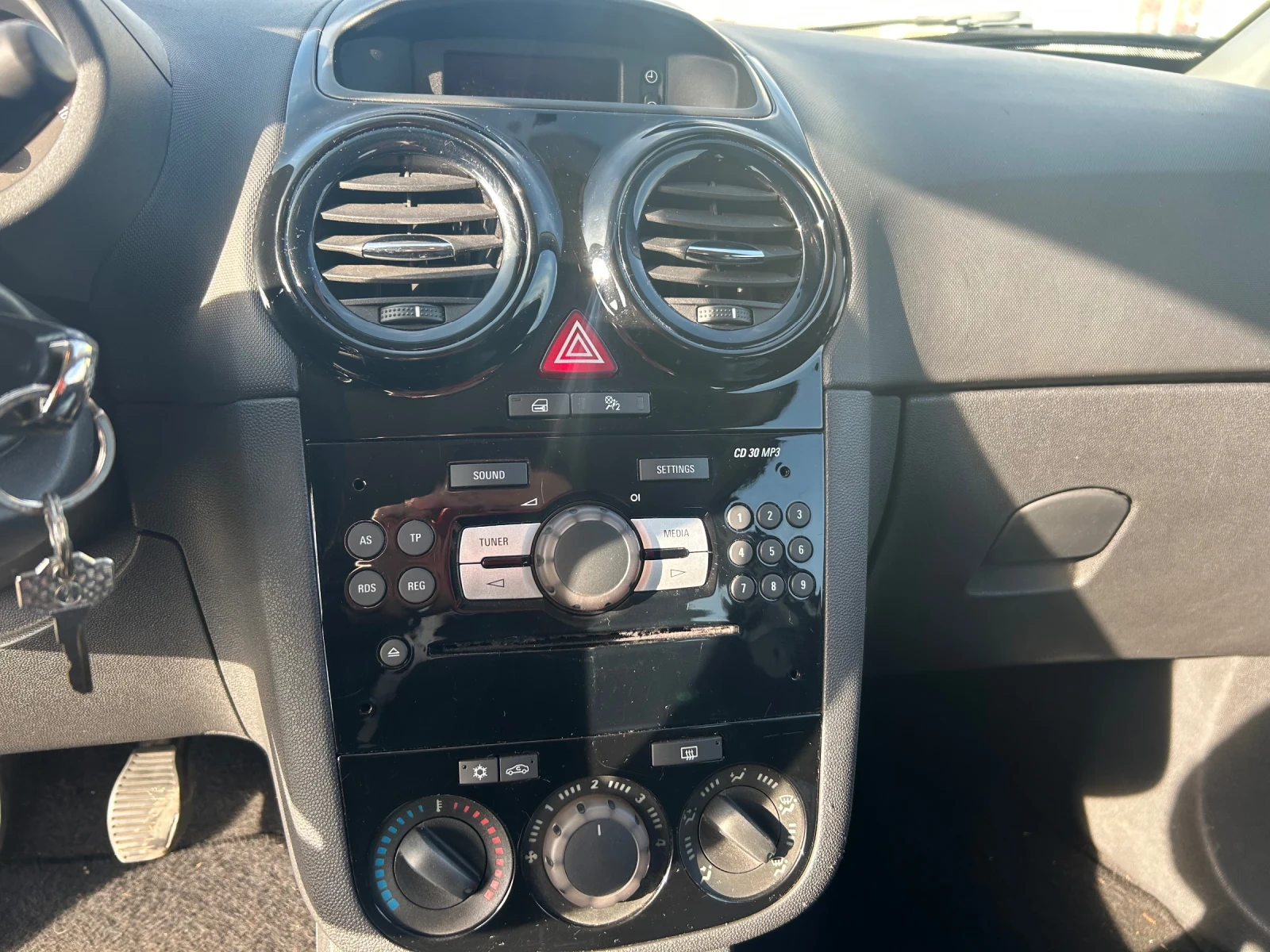 Opel Corsa 1.3cdti evro5B - изображение 9