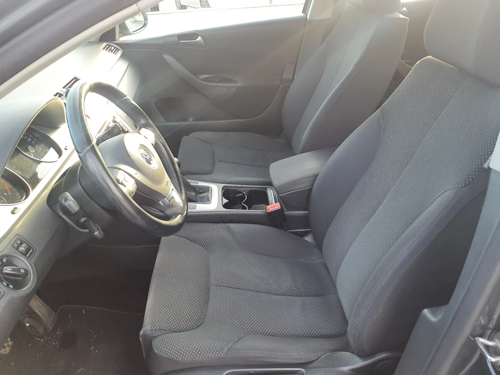 VW Passat 2.0TDI-140 к.с, снимка 15 - Автомобили и джипове - 54121767