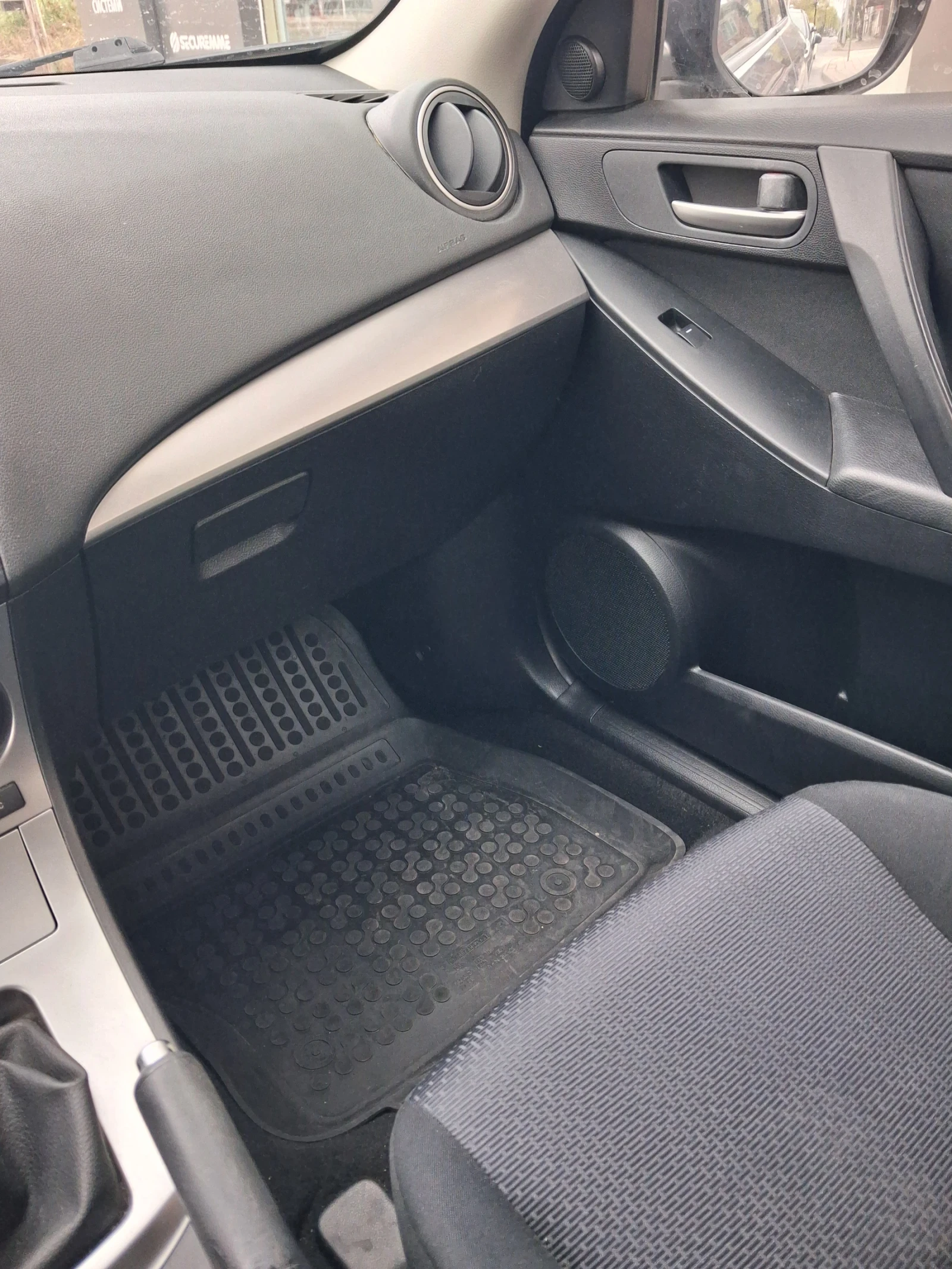 Mazda 3, снимка 5 - Автомобили и джипове - 54178320