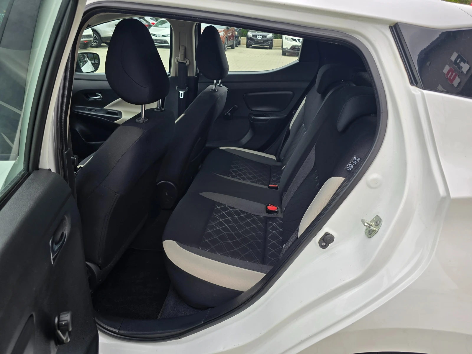 Nissan Micra 1.5DCI, Камера, Нави, Дистроник, Лайн-Асист!, снимка 9 - Автомобили и джипове - 54509133