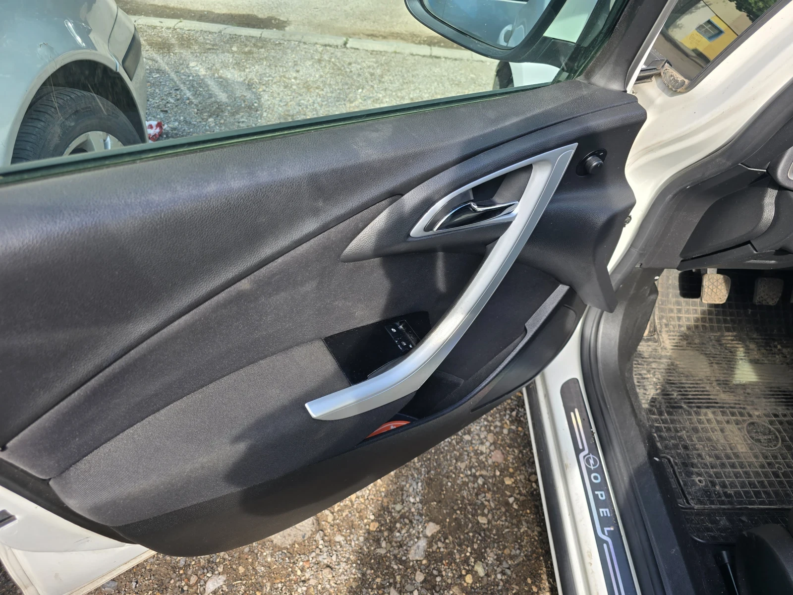 Opel Astra 1.7 CDTI SPORT TOURER 110 кс, снимка 5 - Автомобили и джипове - 55085662