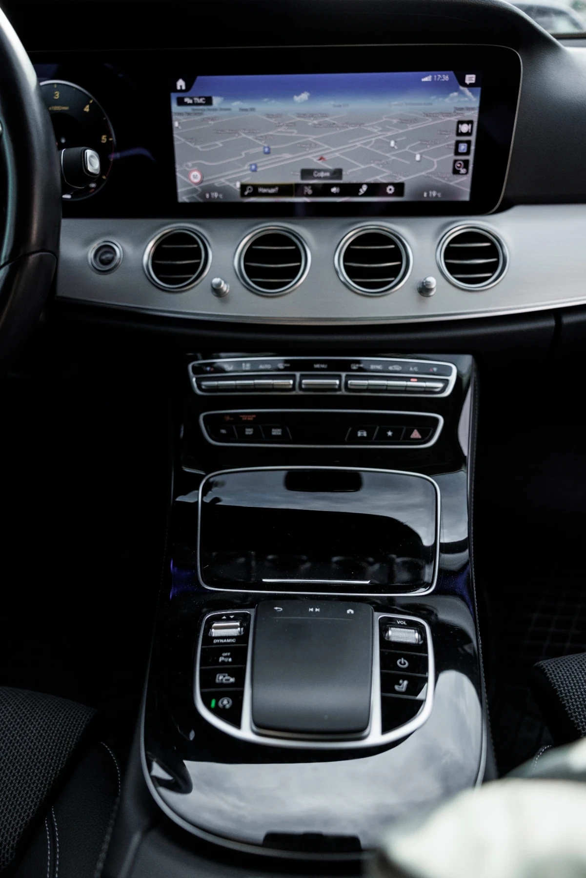 Mercedes-Benz E 220 Лизинг.Силвър Стар. Реални 55 хил км. Обслуженa, снимка 7 - Автомобили и джипове - 55877250